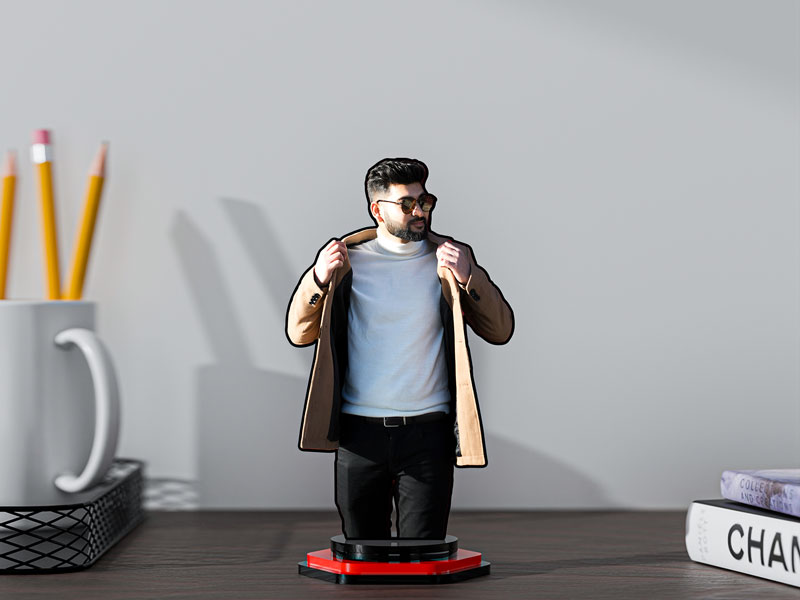 Custom Men Miniature Photo Stand Design